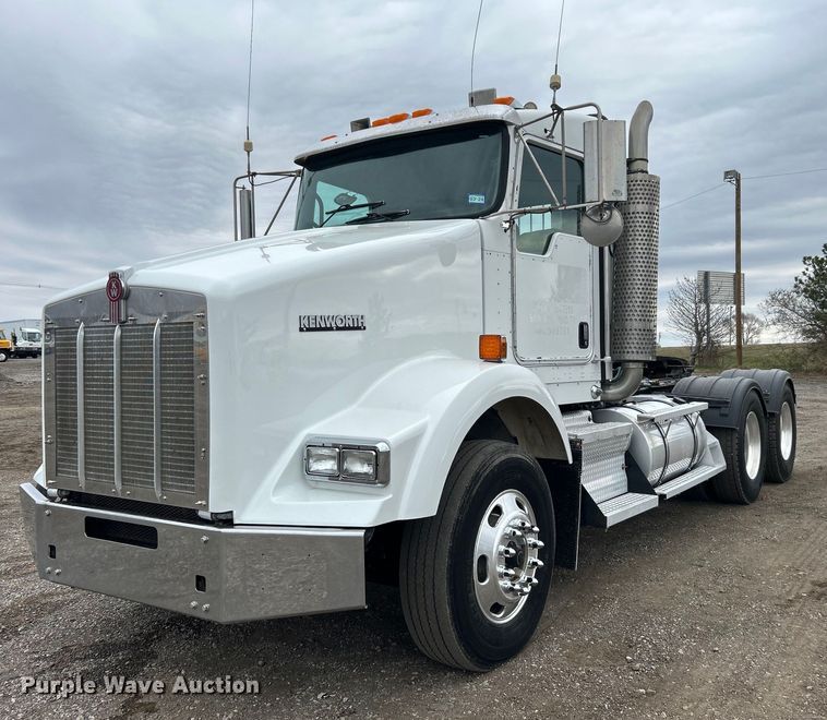 image for item EG1217 2007 Kenworth  T800 semi truck