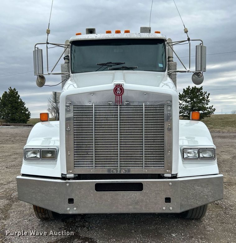 image for item EG1217 2007 Kenworth  T800 semi truck