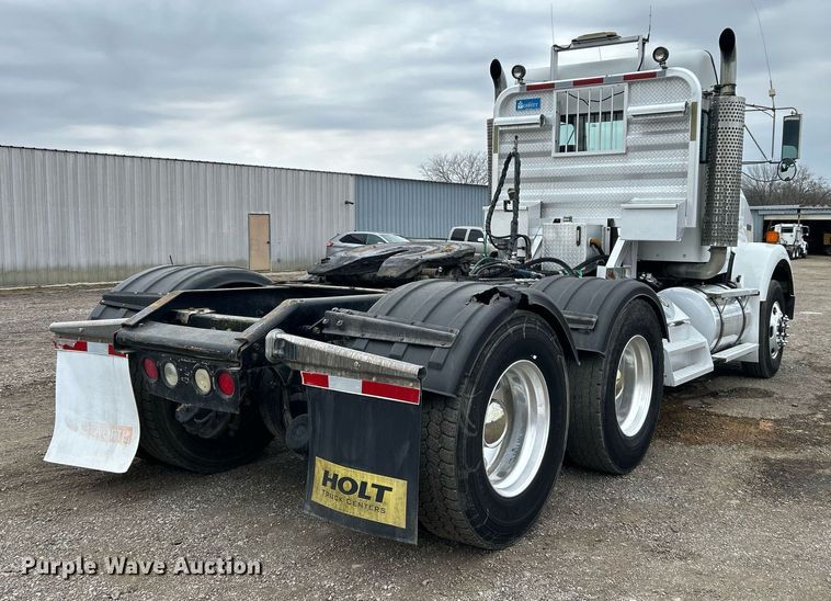 image for item EG1217 2007 Kenworth  T800 semi truck