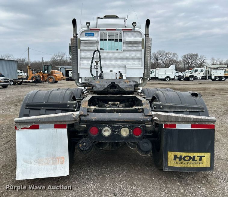 image for item EG1217 2007 Kenworth  T800 semi truck