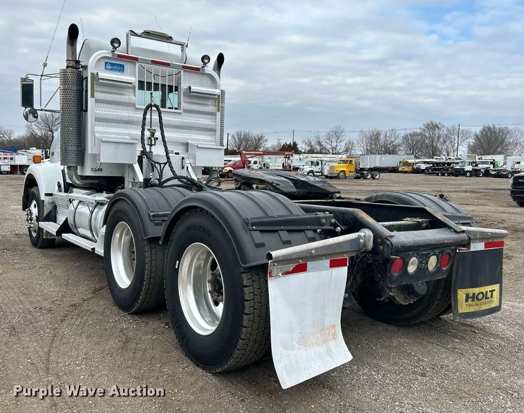 image for item EG1217 2007 Kenworth  T800 semi truck
