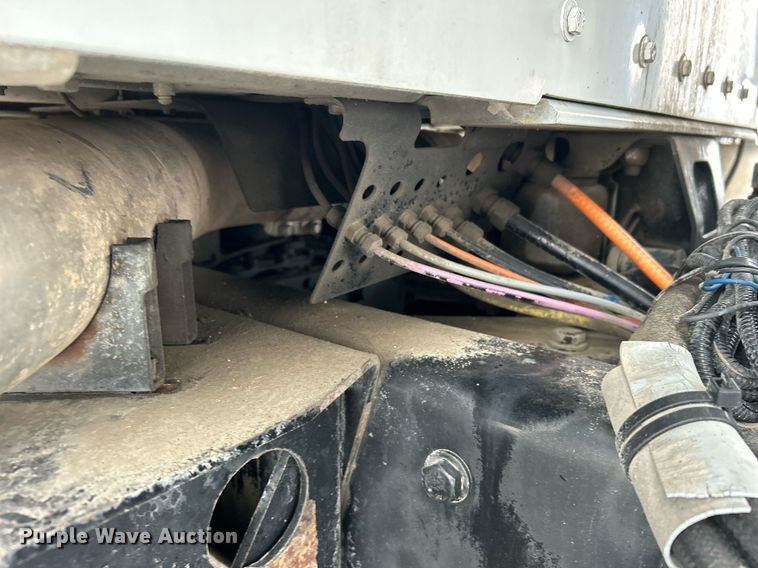 image for item EG1217 2007 Kenworth  T800 semi truck