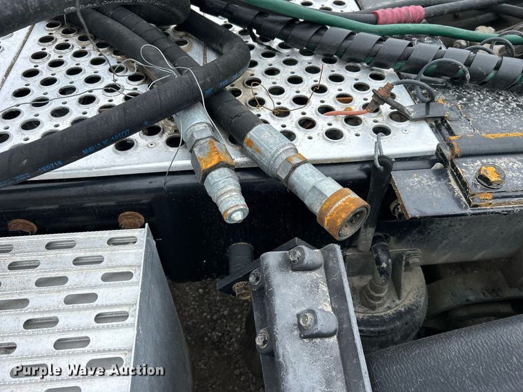 image for item EG1217 2007 Kenworth  T800 semi truck