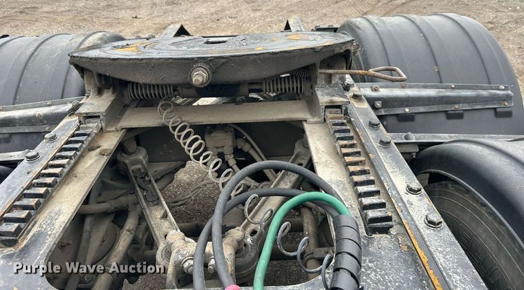 image for item EG1217 2007 Kenworth  T800 semi truck