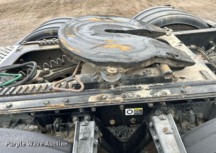 image for item EG1217 2007 Kenworth  T800 semi truck