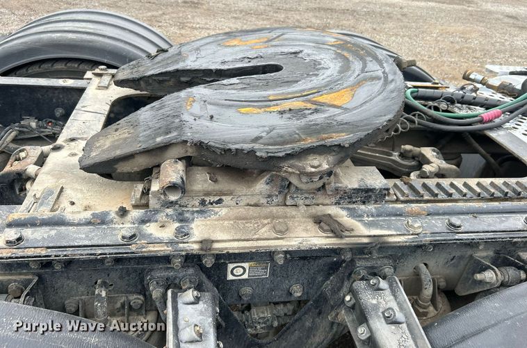 image for item EG1217 2007 Kenworth  T800 semi truck