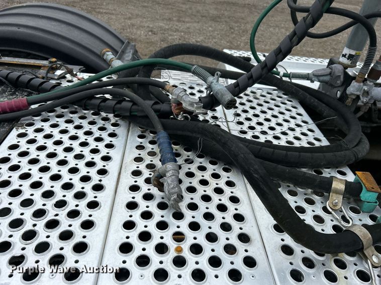 image for item EG1217 2007 Kenworth  T800 semi truck