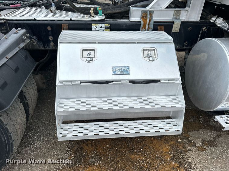 image for item EG1217 2007 Kenworth  T800 semi truck