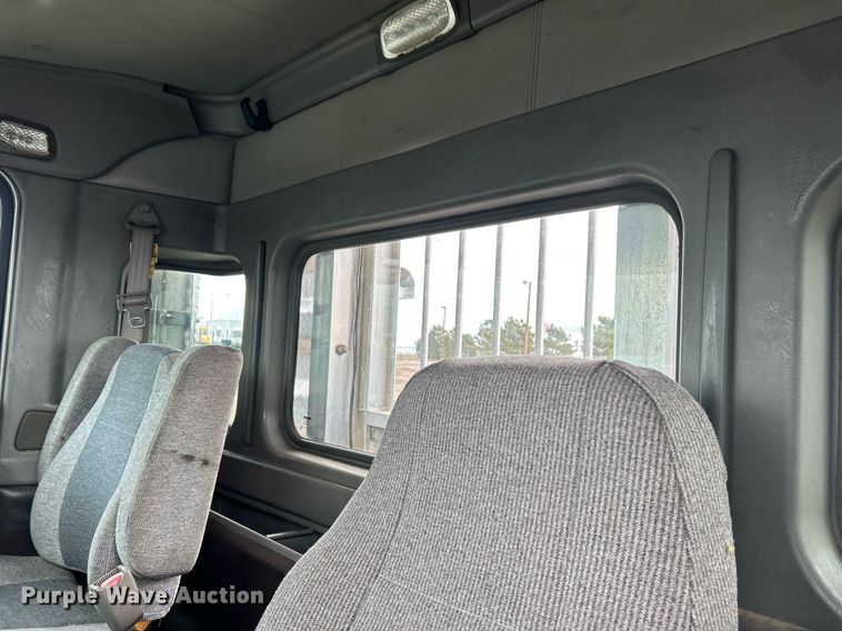 image for item EG1217 2007 Kenworth  T800 semi truck