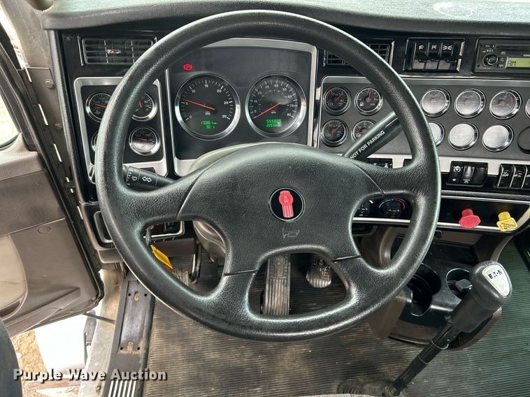 image for item EG1217 2007 Kenworth  T800 semi truck