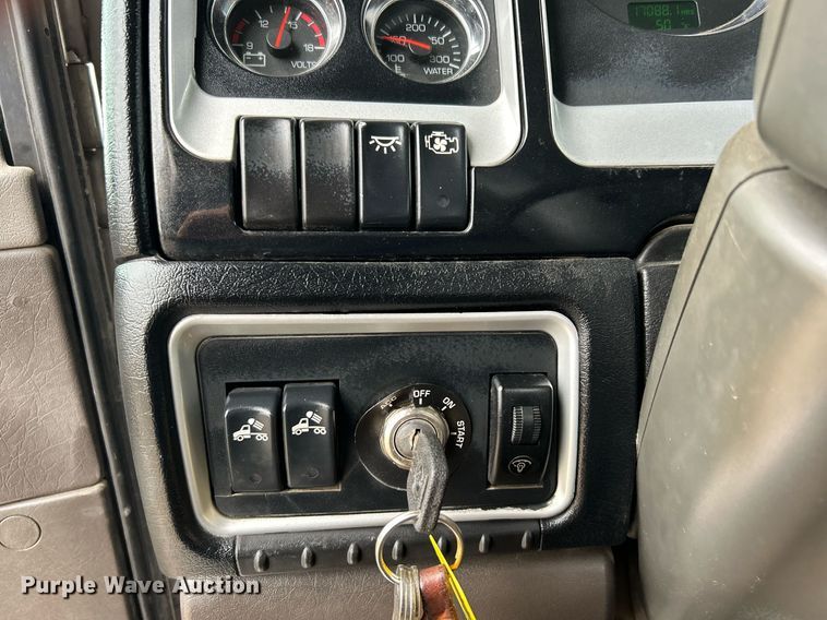 image for item EG1217 2007 Kenworth  T800 semi truck