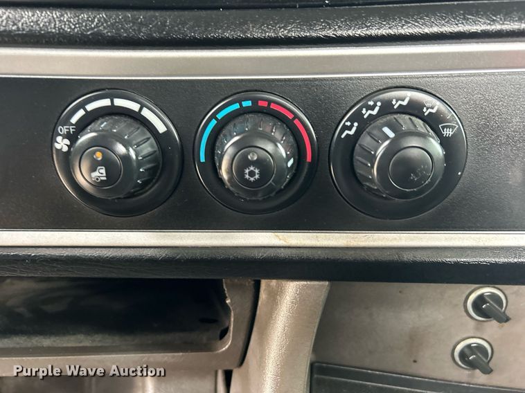 image for item EG1217 2007 Kenworth  T800 semi truck