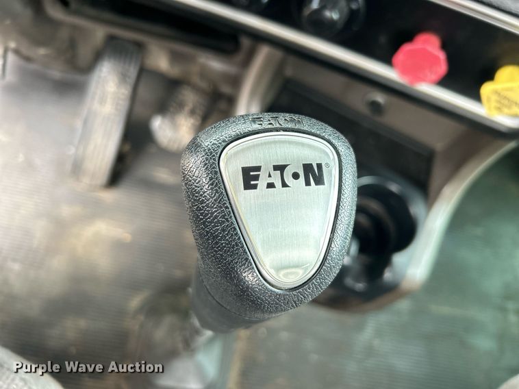 image for item EG1217 2007 Kenworth  T800 semi truck