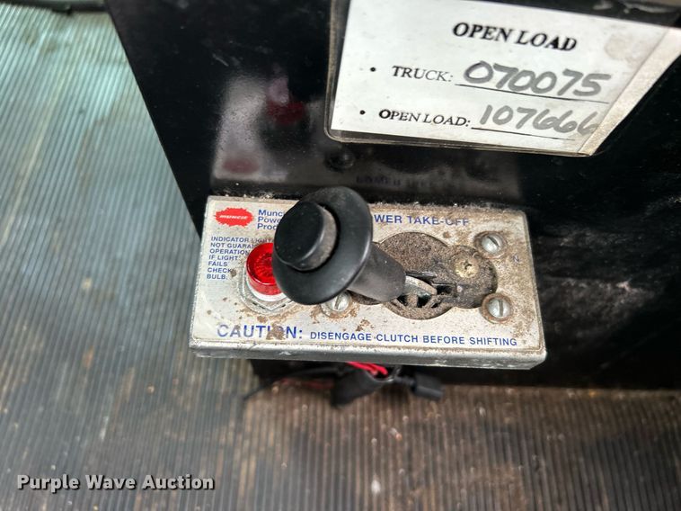 image for item EG1217 2007 Kenworth  T800 semi truck