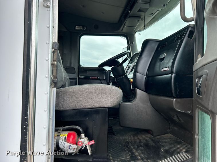 image for item EG1217 2007 Kenworth  T800 semi truck