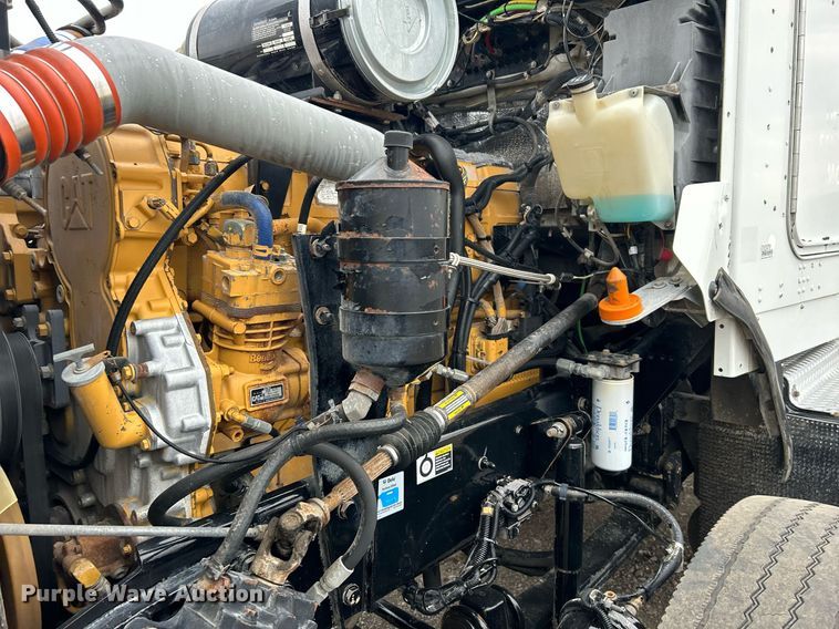 image for item EG1217 2007 Kenworth  T800 semi truck