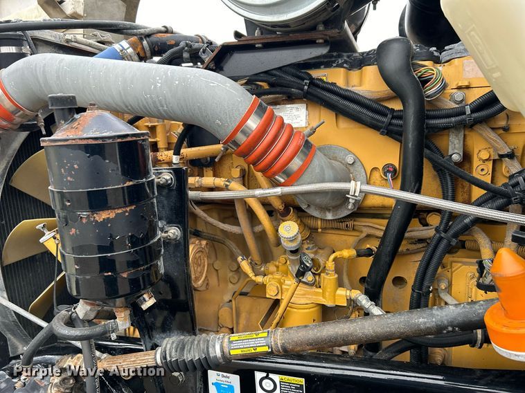 image for item EG1217 2007 Kenworth  T800 semi truck