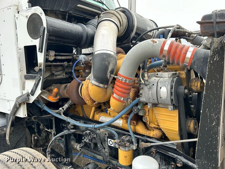 image for item EG1217 2007 Kenworth  T800 semi truck