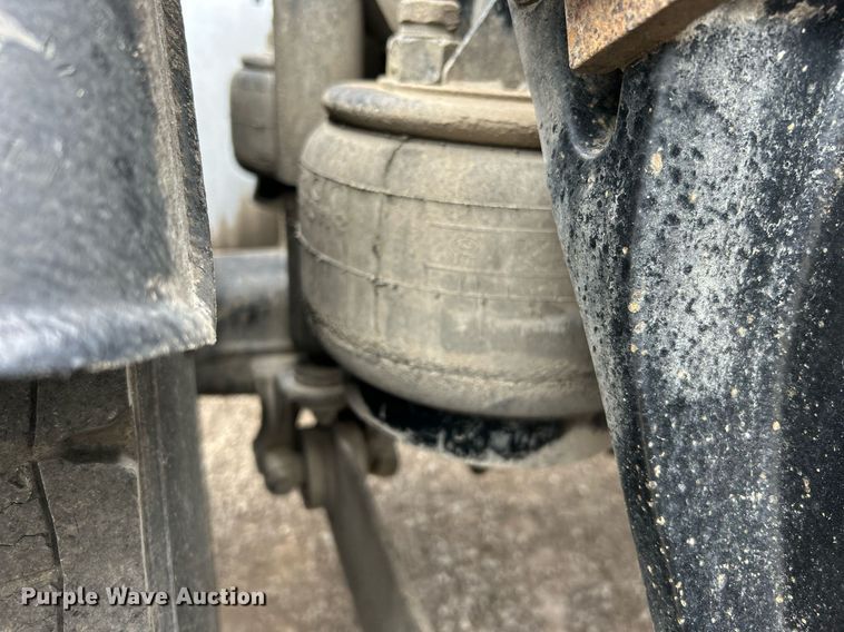 image for item EG1217 2007 Kenworth  T800 semi truck