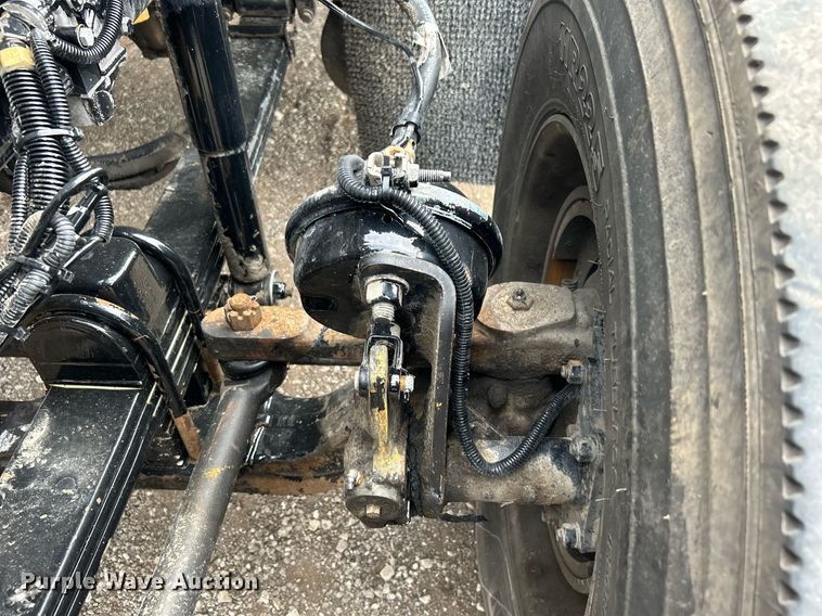 image for item EG1217 2007 Kenworth  T800 semi truck