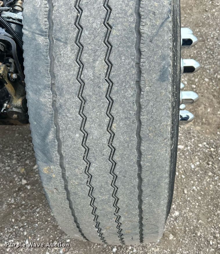 image for item EG1217 2007 Kenworth  T800 semi truck