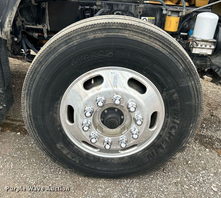 image for item EG1217 2007 Kenworth  T800 semi truck