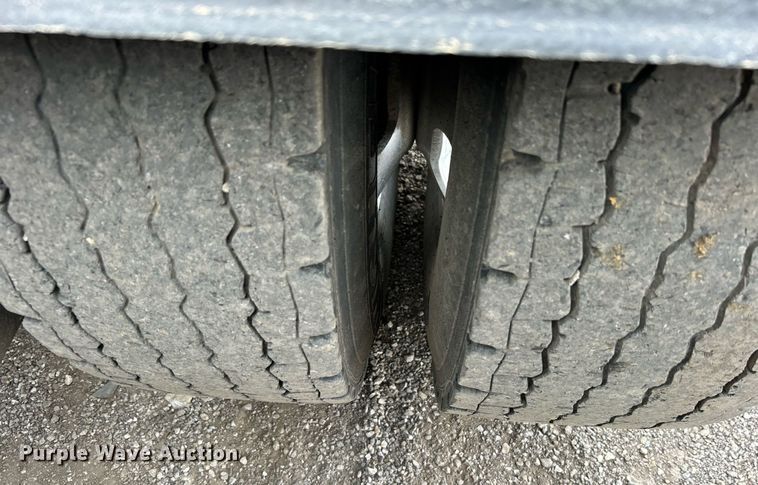 image for item EG1217 2007 Kenworth  T800 semi truck