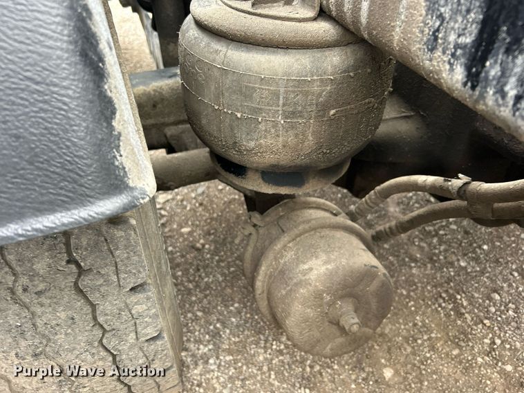 image for item EG1217 2007 Kenworth  T800 semi truck