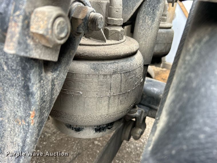 image for item EG1217 2007 Kenworth  T800 semi truck