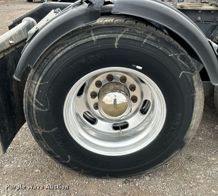 image for item EG1217 2007 Kenworth  T800 semi truck