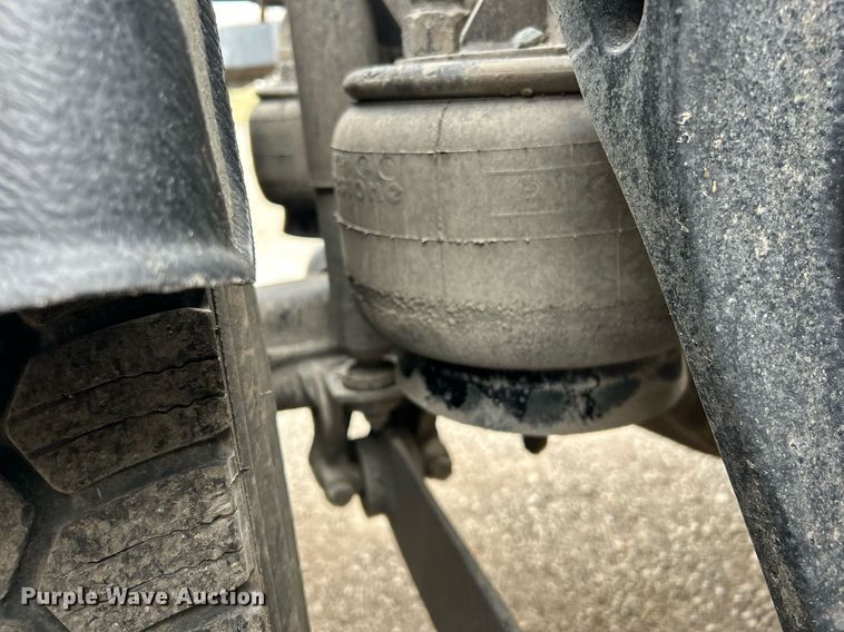 image for item EG1217 2007 Kenworth  T800 semi truck