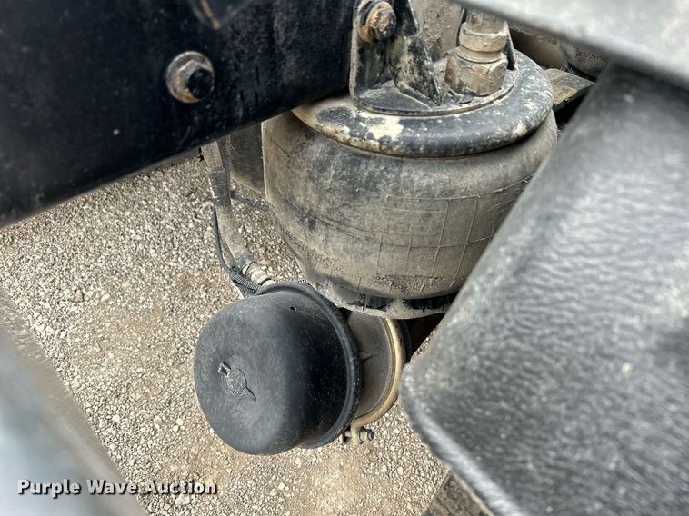 image for item EG1217 2007 Kenworth  T800 semi truck