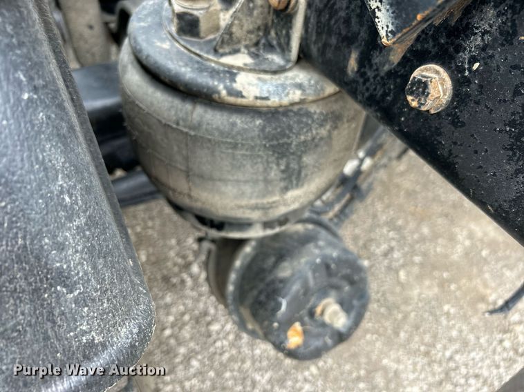 image for item EG1217 2007 Kenworth  T800 semi truck