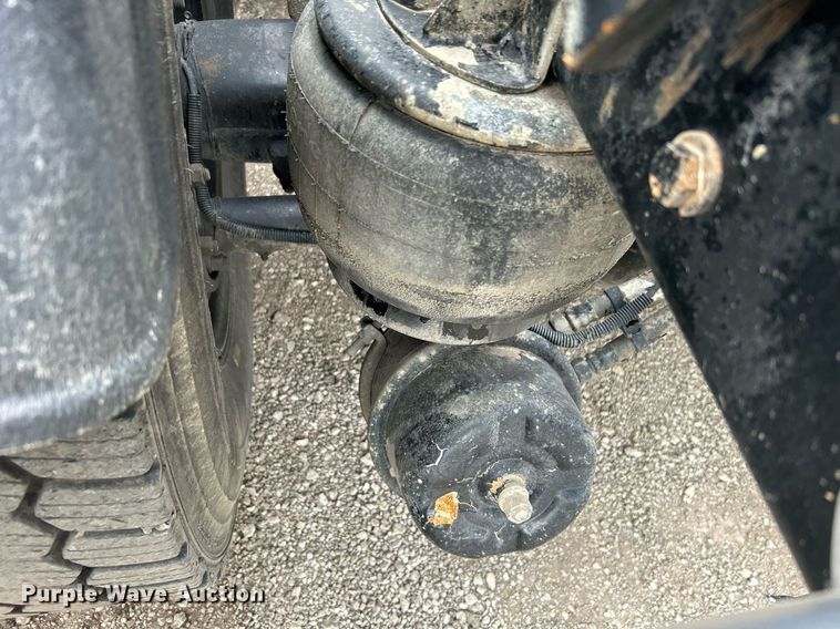 image for item EG1217 2007 Kenworth  T800 semi truck