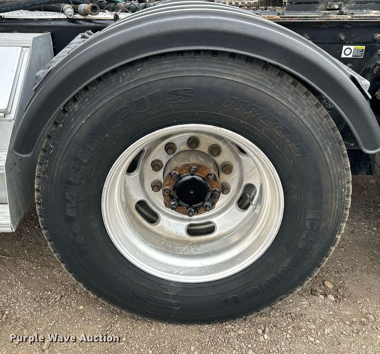 image for item EG1217 2007 Kenworth  T800 semi truck