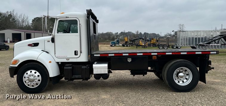 image for item EJ0289 2005 Peterbilt 335 flatbed truck
