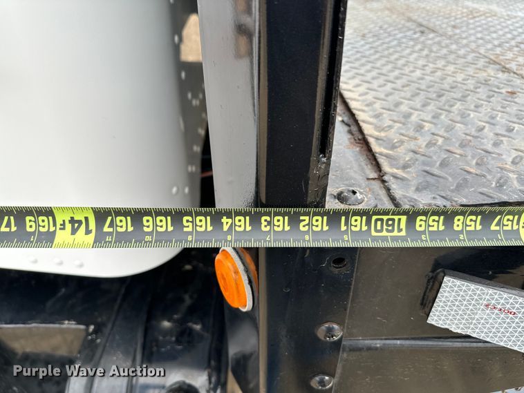 image for item EJ0289 2005 Peterbilt 335 flatbed truck