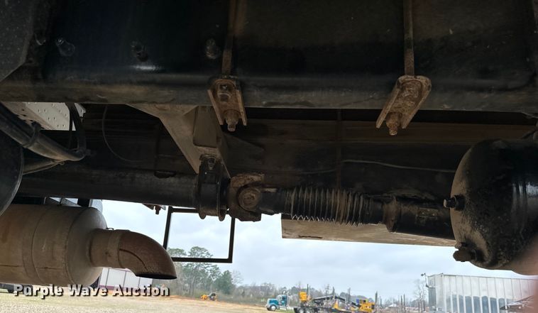 image for item EJ0289 2005 Peterbilt 335 flatbed truck