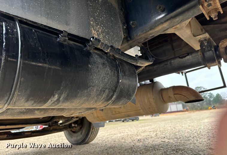 image for item EJ0289 2005 Peterbilt 335 flatbed truck