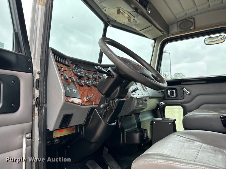 image for item EJ0289 2005 Peterbilt 335 flatbed truck