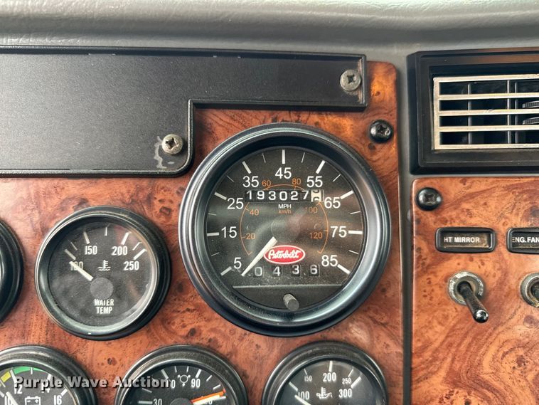 image for item EJ0289 2005 Peterbilt 335 flatbed truck