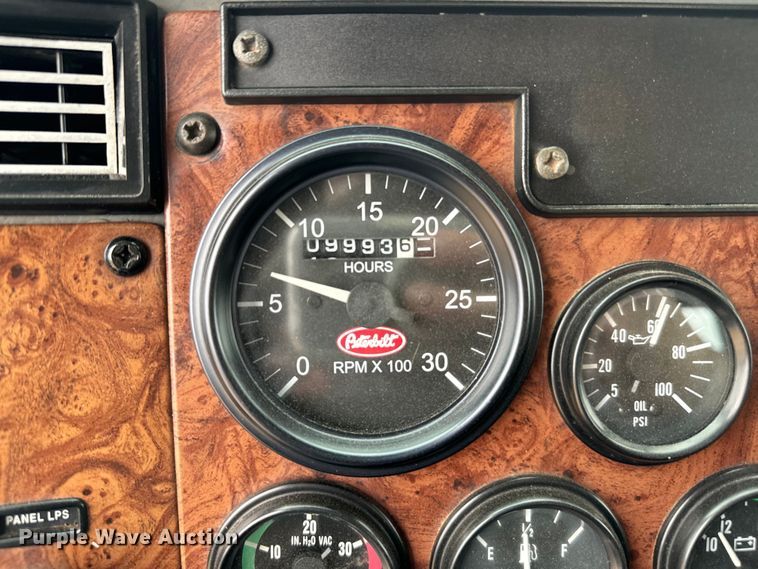 image for item EJ0289 2005 Peterbilt 335 flatbed truck