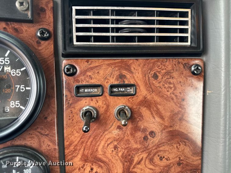 image for item EJ0289 2005 Peterbilt 335 flatbed truck