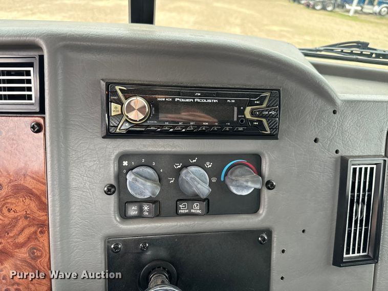 image for item EJ0289 2005 Peterbilt 335 flatbed truck