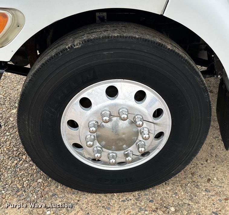 image for item EJ0289 2005 Peterbilt 335 flatbed truck