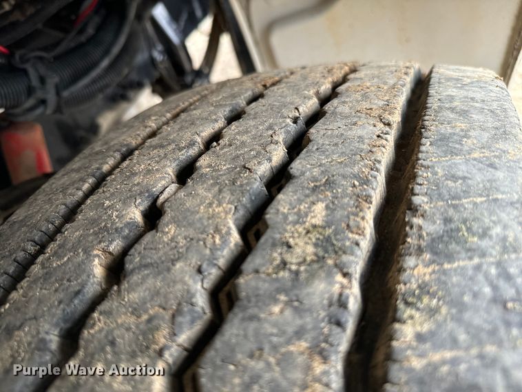 image for item EJ0289 2005 Peterbilt 335 flatbed truck