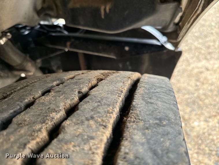 image for item EJ0289 2005 Peterbilt 335 flatbed truck