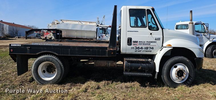 image for item EJ5916 2007 International 4400 flatbed truck