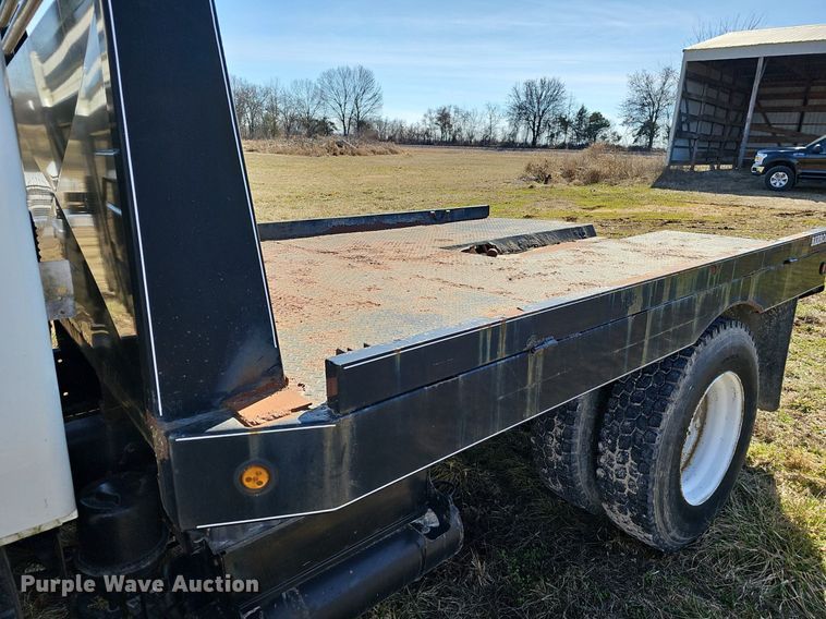 image for item EJ5916 2007 International 4400 flatbed truck