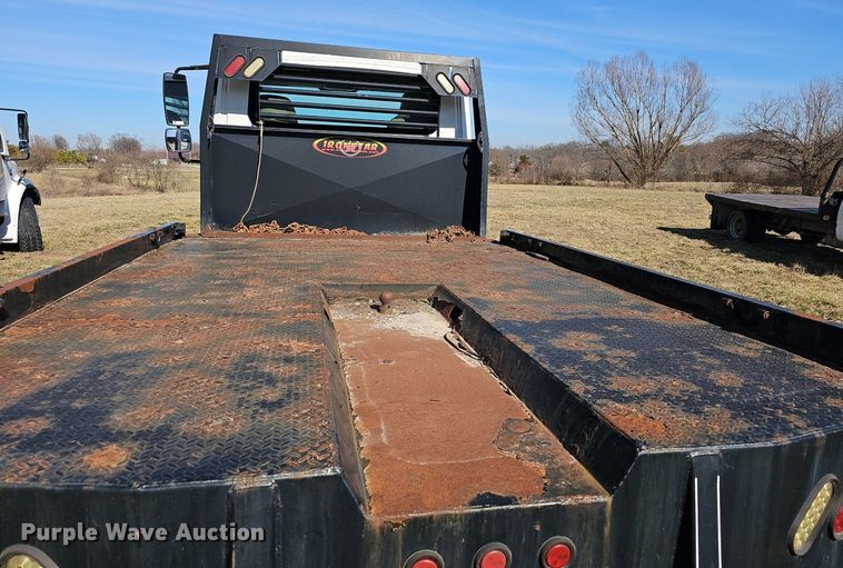 image for item EJ5916 2007 International 4400 flatbed truck